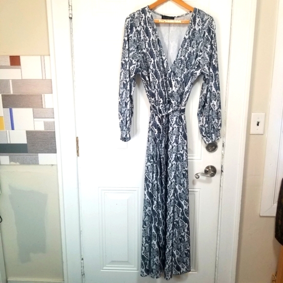 Eloquii Faux Wrap Maxi Dress in Snake Skin Print. Size: 16. - Picture 2 of 11